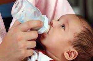 ಪೋಷಕರೇ ಗಮನಿಸಿ : ನಿಮ್ಮ ಮಕ್ಕಳಿಗೂ ಅಪ್ಪಿತಪ್ಪಿಯೂ `ಪ್ಲಾಸ್ಟಿಕ್ ಬಾಟಲಿ’ಗಳಲ್ಲಿ ಹಾಲು ಕುಡಿಸಬೇಡಿ.!