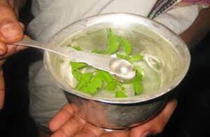 ತೀರ್ಥವನ್ನು ಮೂರು ಬಾರಿ ಏಕೆ ಸ್ವೀಕರಿಸಬೇಕು? ಇಲ್ಲಿದೆ ಅದರ ಹಿಂದಿನ ರಹಸ್ಯ