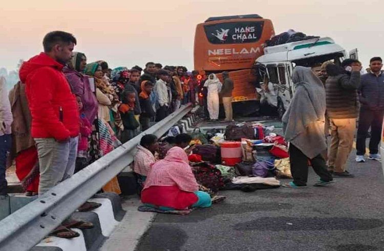 BREAKING : ಬೆಳ್ಳಂಬೆಳಗ್ಗೆ ಮತ್ತೊಂದು ಭೀಕರ ರಸ್ತೆ ಅಪಘಾತ : ಮಹಾ ಕುಂಭಮೇಳಕ್ಕೆ ಹೋಗುತ್ತಿದ್ದ ನಾಲ್ವರು ಭಕ್ತರು ಸಾವು.!