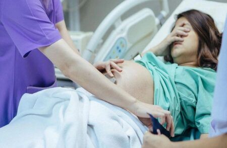 SHOCKING : ಭಾರತದಲ್ಲಿ ಹೆಚ್ಚುತ್ತಿದೆ ‘ಹೆರಿಗೆ ಮುಹೂರ್ತ’ ಪ್ರವೃತ್ತಿ : ಇದು ತಾಯಿ ಮತ್ತು ಮಗುವಿಗೆ ಅಪಾಯಕಾರಿಯೇ?