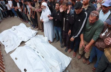 BREAKING ; ಗಾಜಾದಲ್ಲಿ ನಡೆದ ಬೃಹತ್ ದಾಳಿಯಲ್ಲಿ 104 ಜನ ಸಾವು ; ಆದ್ರೂ ‘ಕದನ ವಿರಾಮ ಮುಂದುವರೆದಿದೆ’ ಎಂದ ಇಸ್ರೇಲ್