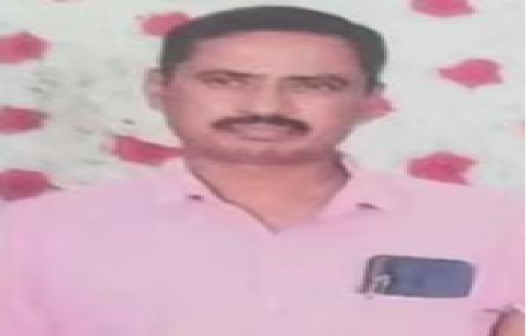 SHOCKING : ಹಾಸನದಲ್ಲಿ ಭೀಕರ ಮರ್ಡರ್ : ಮಿಕ್ಸ್ಚರ್ ಕೊಡದಿದ್ದಕ್ಕೆ ಹೆಂಡತಿ, ಮಕ್ಕಳೆದುರೆ ಚಾಕು ಇರಿದು ಬರ್ಬರ ಹತ್ಯೆ!