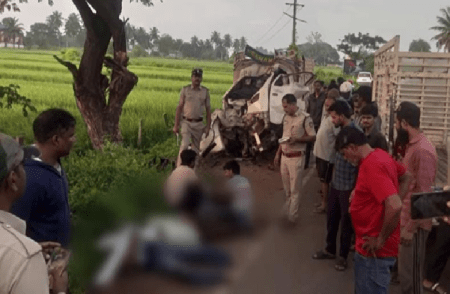 BREAKING : ಶಿವಮೊಗ್ಗದಲ್ಲಿ ಬೆಳ್ಳಂ ಬೆಳಿಗ್ಗೆ ಭೀಕರ ಅಪಘಾತ : ಮರಕ್ಕೆ ಗೂಡ್ಸ್ ವಾಹನ ಡಿಕ್ಕಿಯಾಗಿ ಸ್ಥಳದಲ್ಲೇ ಮೂವರ ಸಾವು!