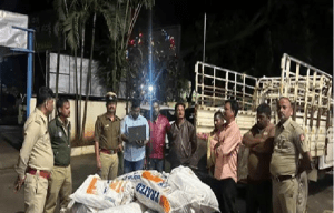 BREAKING : ಬೆಂಗಳೂರಲ್ಲಿ ಈರುಳ್ಳಿ ಮೂಟೆ ಕೆಳಗೆ 1 ಕೋಟಿ ಮೌಲ್ಯದ 750 ಕೆಜಿ ಶ್ರೀಗಂಧ ಸಾಗಾಟ : ನಾಲ್ವರು ಅರೆಸ್ಟ್