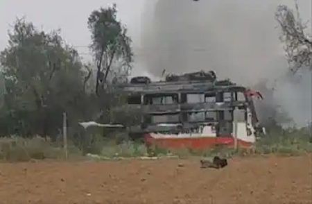 BREAKING: ದೇಶದಲ್ಲಿ ಮತ್ತೊಂದು ಭೀಕರ ಬಸ್ ಅಗ್ನಿ ಅವಘಡ: ಇಬ್ಬರು ಸಜೀವ ದಹನ, ಹಲವರಿಗೆ ಗಾಯ