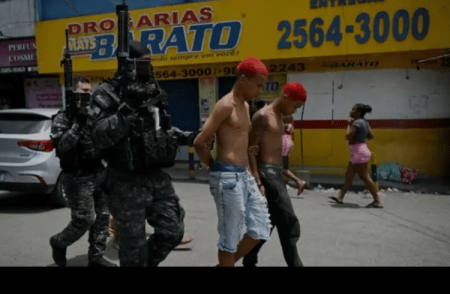 ರಿಯೊ ರಕ್ತಪಾತ: ಬ್ರೆಜಿಲ್ನಲ್ಲಿ ಯುದ್ಧದಂತಹ ಪರಿಸ್ಥಿತಿ! 2,500 ಪೊಲೀಸರ ದಾಳಿಯಲ್ಲಿ 64 ಸಾವು !