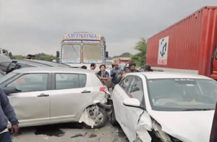 BIG NEWS : ಬೆಂಗಳೂರು-ಚೈನ್ನೈ ಹೆದ್ದಾರಿಯಲ್ಲಿ ಭೀಕರ ಸರಣಿ ಅಪಘಾತ : ಐವರ ಸ್ಥಿತಿ ಗಂಭೀರ!