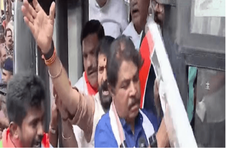 BREAKING : ಜೈಲಲ್ಲಿ ಕೈದಿಗಳಿಗೆ ರಾಜಾತಿಥ್ಯ ಖಂಡಿಸಿ ಬಿಜೆಪಿ ಪ್ರತಿಭಟನೆ : ಬಿ.ವೈ ವಿಜಯೇಂದ್ರ ಅಶೋಕ್ ಸೇರಿ ಹಲವರು ಪೊಲೀಸ್ ವಶಕ್ಕೆ