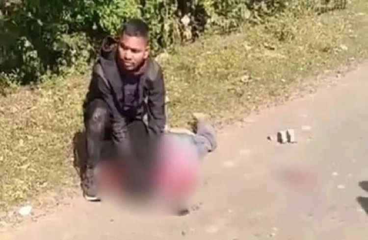 SHOCKING :ನಡುರಸ್ತೆಯಲ್ಲೇ ಯುವತಿಯ ಕತ್ತು ಕೊಯ್ದು ಕೊಂದ ಯುವಕ : ಆಘಾತಕಾರಿ ವಿಡಿಯೋ ವೈರಲ್