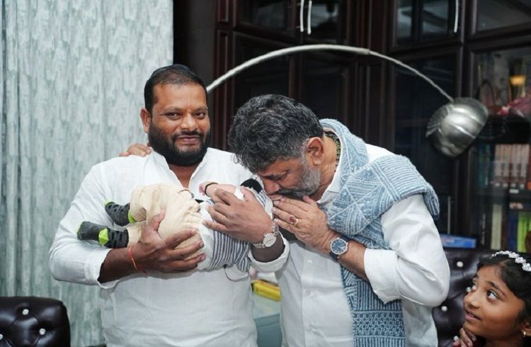 ಡಿಕೆಶಿ ಮೇಲಿನ ಅಭಿಮಾನಕ್ಕೆ ಕಾಂಗ್ರೆಸ್ ಶಾಸಕನ ಪುತ್ರನಿಗೆ ‘ಶಿವಕುಮಾರ್’ ಎಂದು ನಾಮಕರಣ
