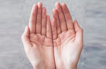 ಹಸ್ತಸಾಮುದ್ರಿಕ ಶಾಸ್ತ್ರದ ಪ್ರಕಾರ.. ನಿಮ್ಮ ಕೈಯಲ್ಲಿ ಈ ಚಿಹ್ನೆಗಳಿದ್ರೆ ಧನ ಲಾಭವಂತೆ!