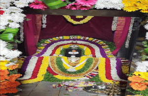 ಕಡೇ ಕಾರ್ತಿಕ ಸೋಮವಾರ ; ಶ್ರೀ ಕಾಶಿ ವಿಶ್ವೇಶ್ವರ ಸ್ವಾಮಿ ದೇವಾಲಯದಲ್ಲಿ ವಿಶೇಷ ಪೂಜಾ ಕೈಂಕರ್ಯ