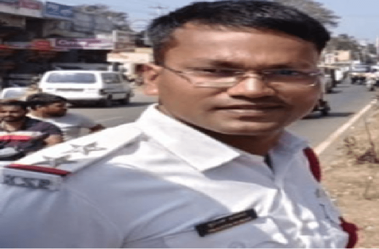 BREAKING : ದಾವಣಗೆರೆಯಲ್ಲಿ ವ್ಯಾಪಾರಿ ಬಳಿ ಚಿನ್ನ ದರೋಡೆ : ಇಬ್ಬರು ‘PSI’ ಸೇರಿದಂತೆ ನಾಲ್ವರು ಅರೆಸ್ಟ್!