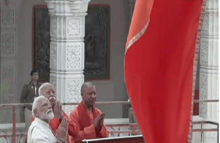 BREAKING : ‘ಅಭಿಜಿನ್’ ಮುಹೂರ್ತದಲ್ಲಿ ಅಯೋಧ್ಯೆಯ ಶ್ರೀರಾಮ ಮಂದಿರದಲ್ಲಿ, ಕೇಸರಿ ಧ್ವಜಾರೋಹಣ ನೆರವೇರಿಸಿದ ಪ್ರಧಾನಿ ಮೋದಿ