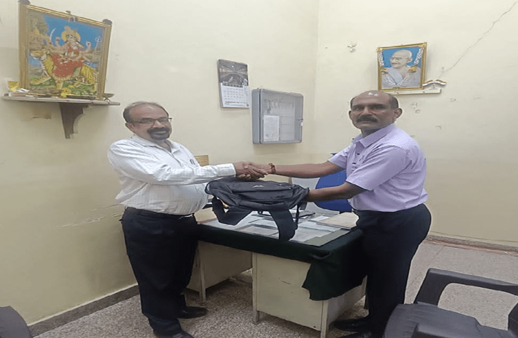 ಕಳೆದುಹೋದ ಬ್ಯಾಗ್ನ್ನು ಶೀಘ್ರ ಪತ್ತೆಹಚ್ಚಿ ಮಾಲೀಕರಿಗೆ ಹಿಂತಿರುಗಿಸಿದ, ನಮ್ಮ ಮೆಟ್ರೋ ಭದ್ರತಾ ಕಾರ್ಯಾಚರಣೆ ತಂಡಕ್ಕೆ ಶ್ಲಾಘನೇ