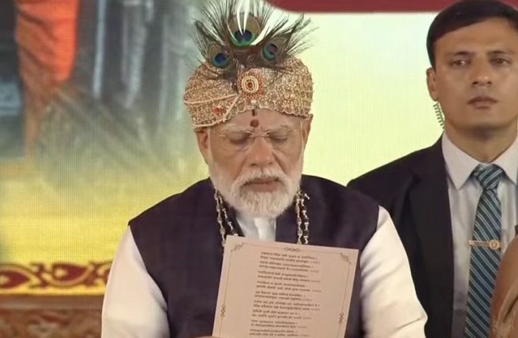 BREAKING : ಉಡುಪಿಯ ಶ್ರೀಕೃಷ್ಣ ಮಠದಲ್ಲಿ `ಲಕ್ಷ ಕಂಠ ಗೀತಾ ಪಾರಾಯಾಣದಲ್ಲಿ’ ಶ್ಲೋಕ ಪಠಿಸಿದ ಪ್ರಧಾನಿ ಮೋದಿ | WATCH VIDEO