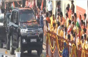 BREAKING : ಅಯೋಧ್ಯೆಯಲ್ಲಿ ಪ್ರಧಾನಿ ಮೋದಿ ಭರ್ಜರಿ ರೋಡ್ ಶೋ : ಹೂವಿನ ಸುರಿಮಳೆ ಮೂಲಕ ಸ್ವಾಗತ ಕೋರಿದ ಜನ | WATCH VIDEO