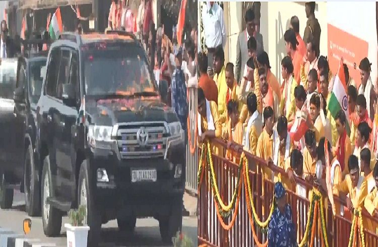 BREAKING : ಅಯೋಧ್ಯೆಯಲ್ಲಿ ಪ್ರಧಾನಿ ಮೋದಿ ಭರ್ಜರಿ ರೋಡ್ ಶೋ : ಹೂವಿನ ಸುರಿಮಳೆ ಮೂಲಕ ಸ್ವಾಗತ ಕೋರಿದ ಜನ | WATCH VIDEO