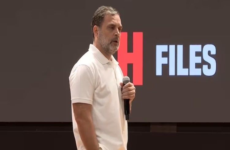 “ರಾಹುಲ್ ಗಾಂಧಿ & ಕಾಂಗ್ರೆಸ್’ನಿಂದ ಚುನಾವಣಾ ಆಯೋಗದ ಮಾನಹಾನಿಯಾಗ್ತಿದೆ” ; 272 ವ್ಯಕ್ತಿಗಳಿಂದ ಬಹಿರಂಗ ಪತ್ರ