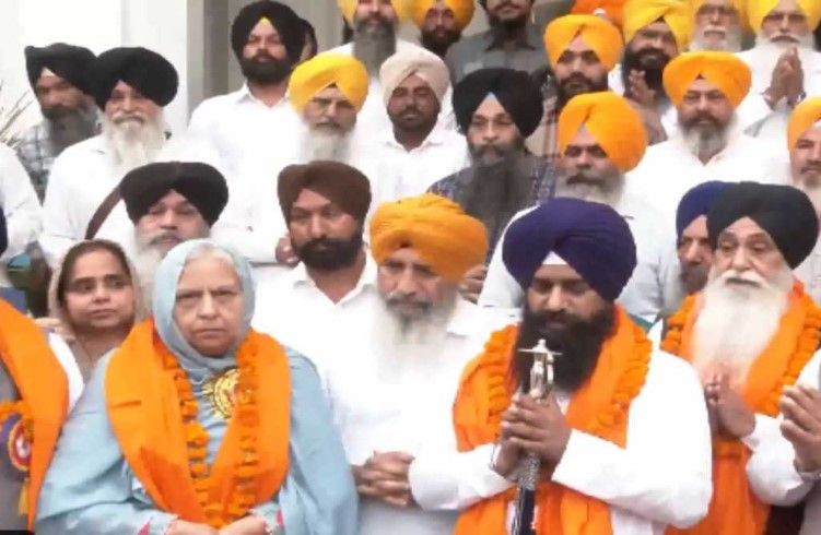 “ನಿಮ್ಮ ದೇವಸ್ಥಾನಕ್ಕೆ ಹೋಗಿ” : ಗುರುನಾನಕ್ ಜಯಂತಿ ಆಚರಣೆಗೆ ಹಿಂದೂಗಳಿಗೆ ಪ್ರವೇಶ ನಿರಾಕರಿಸಿದ ಪಾಕಿಸ್ತಾನ!