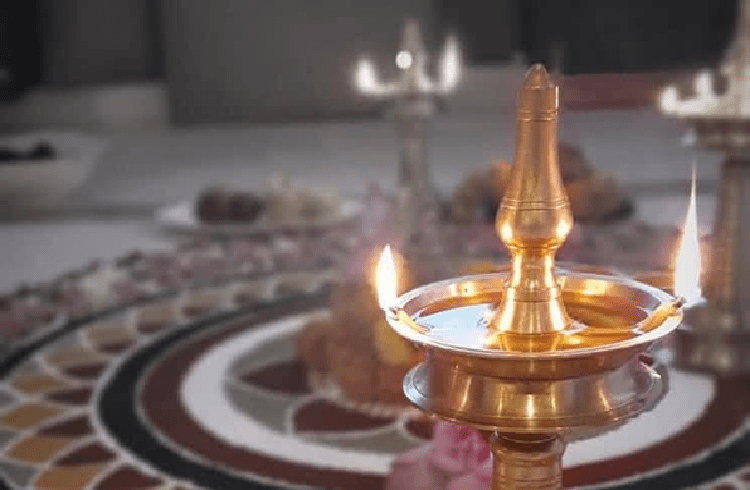 ದೇವರಿಗೆ ತುಪ್ಪದ ದೀಪ ಹಚ್ಚುವುದೇಕೆ? ನಮ್ಮ ಕಷ್ಟಗಳ ಪರಿಹಾರವಾಗಲು ಈ ರೀತಿ ಮಾಡಿ ನೋಡಿ..!!