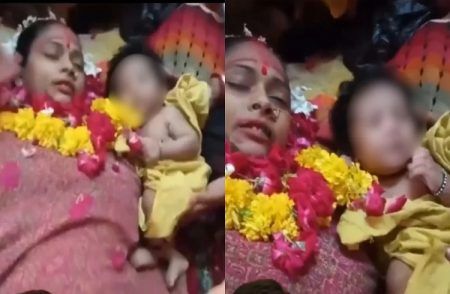 SHOCKING : ಹೆರಿಗೆಯಾದ ತಕ್ಷಣ ಸಾವನ್ನಪ್ಪಿದ ತಾಯಿಯ ಮೃತದೇಹದ ಪಕ್ಕ ಮಗುವಿನ ರೋಧನೆ : ಹೃದಯವಿದ್ರಾವಕ ವಿಡಿಯೋ ವೈರಲ್ | WATCH VIDEO
