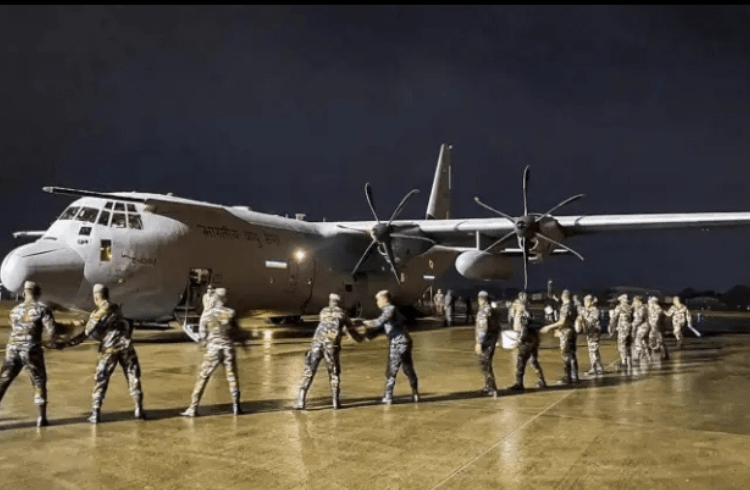 ‘ದಿಟ್ವಾಹ್ ಚಂಡಮಾರುತ’:ಶ್ರೀಲಂಕಾಕ್ಕೆ ತುರ್ತು ಪರಿಹಾರ ಸಾಮಗ್ರಿಗಳನ್ನು ಕಳಿಸಿದ ಭಾರತೀಯ ವಾಯುಪಡೆಯ ವಿಮಾನ