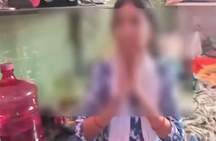 SHOCKING : ಗಂಡನ ಸಹೋದರನೊಂದಿಗೆ `ಸೆಕ್ಸ್’ ಗೆ ನಿರಾಕರಿಸಿದ ಮಹಿಳೆಯನ್ನು 10 ದಿನ ಕೂಡಿ ಹಾಕಿ ಚಿತ್ರಹಿಂಸೆ : ವಿಡಿಯೋ ವೈರಲ್ | WATCH VIDEO