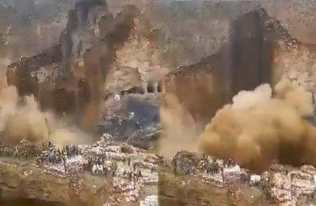 SHOCKING : ಕಾಂಗೋದ ಗಣಿಯಲ್ಲಿ ಸೇತುವೆ ಕುಸಿದು 32 ಕಾರ್ಮಿಕರು ಸಾವು : ಭಯಾನಕ ವಿಡಿಯೋ ವೈರಲ್ | WATCH VIDEO