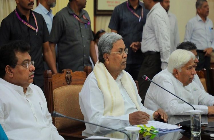 ಕಬ್ಬು ಬೆಳೆಗಾರರ ಹೋರಾಟಕ್ಕೆ ಮಣಿದ ರಾಜ್ಯ ಸರ್ಕಾರ: ಪ್ರತಿ ಟನ್ ಗೆ ರೂ.3,300 ಬೆಲೆ ನಿಗದಿ