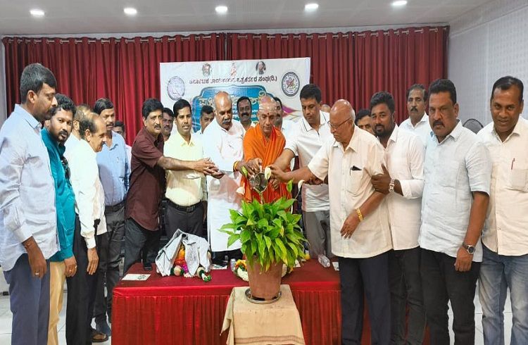 ಮಂಡ್ಯದಲ್ಲಿ KUWJ ವತಿಯಿಂದ ರಾಷ್ಟ್ರೀಯ ಪತ್ರಿಕಾ ದಿನ ಆಚರಣೆ: ಸಮಾಜದ ಸ್ವಾಸ್ತ್ಯ ಕಾಪಾಡಲು ಆದಿಚುಂಚನಗಿರಿ ಸ್ವಾಮೀಜಿ ಕರೆ