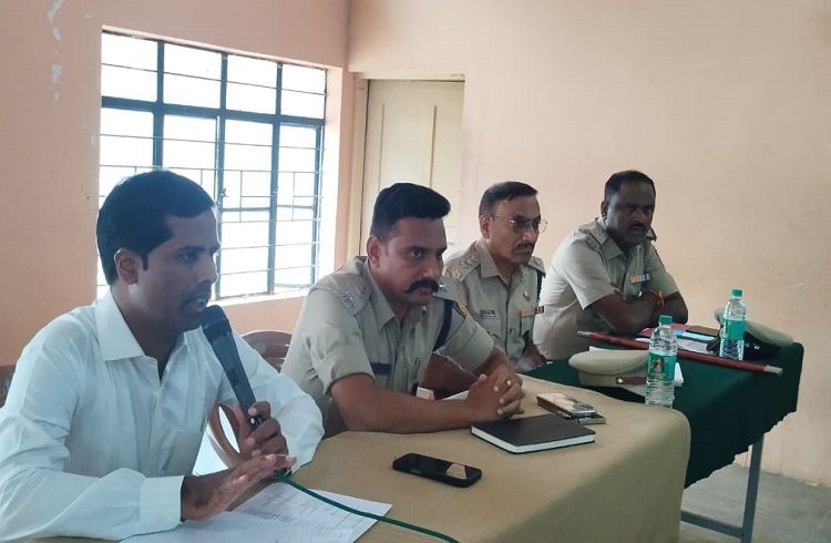 ಶ್ರೀರಂಗಪಟ್ಟಣ ತಾಲ್ಲೂಕಲ್ಲಿ ಹನುಮ ಜಯಂತಿ ಉತ್ಸವ: ಅಹಿತಕರ ಘಟನೆ ನಡೆಯದಂತೆ ಡಿಸಿ, ಎಸ್ಪಿ ಶಾಂತಿ ಸಭೆ