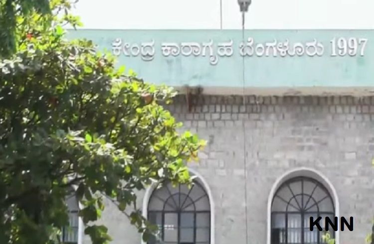 BREAKING: ಪರಪ್ಪನ ಅಗ್ರಹಾರ ಜೈಲಿನಲ್ಲಿ ಕೈದಿಗಳು ಮೊಬೈಲ್ ಬಳಕೆ: ವಿಡಿಯೋ ವೈರಲ್ ಬೆನ್ನಲ್ಲೇ ಪ್ರಕರಣ ದಾಖಲು