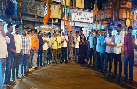 ಬಿಹಾರದಲ್ಲಿ NDAಗೆ ಭರ್ಜರಿ ಗೆಲುವು: ಸಾಗರದಲ್ಲಿ ಬಿಜೆಪಿಯಿಂದ ಪಟಾಕಿ ಸಿಡಿಸಿ, ಸಿಹಿ ಹಂಚಿ ಸಂಭ್ರಮ