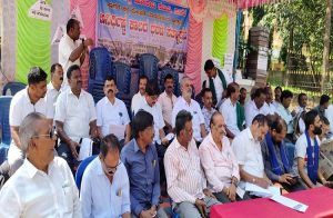 ಶಿವಮೊಗ್ಗ: 2ನೇ ದಿನಕ್ಕೆ ಕಾಲಿಟ್ಟ ‘ಸಾಗರ ಜಿಲ್ಲಾ’ ಹೋರಾಟ, ‘KUWJ ಸಂಘ’ದಿಂದ ಸಾಥ್