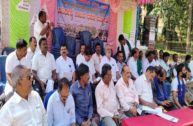 ಶಿವಮೊಗ್ಗ: 2ನೇ ದಿನಕ್ಕೆ ಕಾಲಿಟ್ಟ ‘ಸಾಗರ ಜಿಲ್ಲಾ’ ಹೋರಾಟ, ‘KUWJ ಸಂಘ’ದಿಂದ ಸಾಥ್