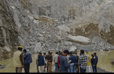 BREAKING: ಉತ್ತರ ಪ್ರದೇಶದ ಸೋನ್ಭದ್ರದಲ್ಲಿ ಕಲ್ಲು ಕ್ವಾರಿ ಕುಸಿತ: ಹಲವು ಕಾರ್ಮಿಕರು ಸಿಲುಕಿರುವ ಶಂಕೆ!