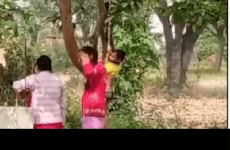 Shocking: ಹೋಂ ವರ್ಕ್ ಮಾಡಿಲ್ಲವೆಂದು 4 ವರ್ಷದ ಮಗುವನ್ನು ಮರಕ್ಕೆ ನೇಣು ಹಾಕಿದ ಶಿಕ್ಷಕರು | Watch video