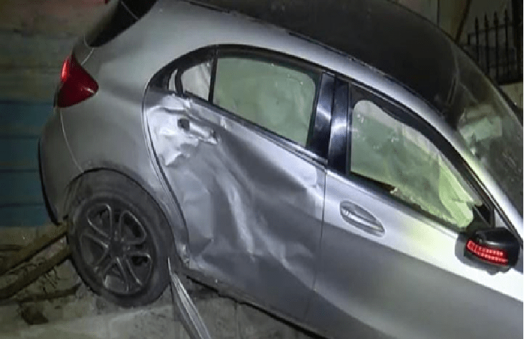 BREAKING : ಬೆಂಗಳೂರಲ್ಲಿ ಮತ್ತೊಂದು ಅಪಘಾತ : ಕುಡಿದ ಮತ್ತಿನಲ್ಲಿ ಕಾಂಪೌಂಡ್ ಗೆ ಗುದ್ದಿದ ಕಾರು ಚಾಲಕ!