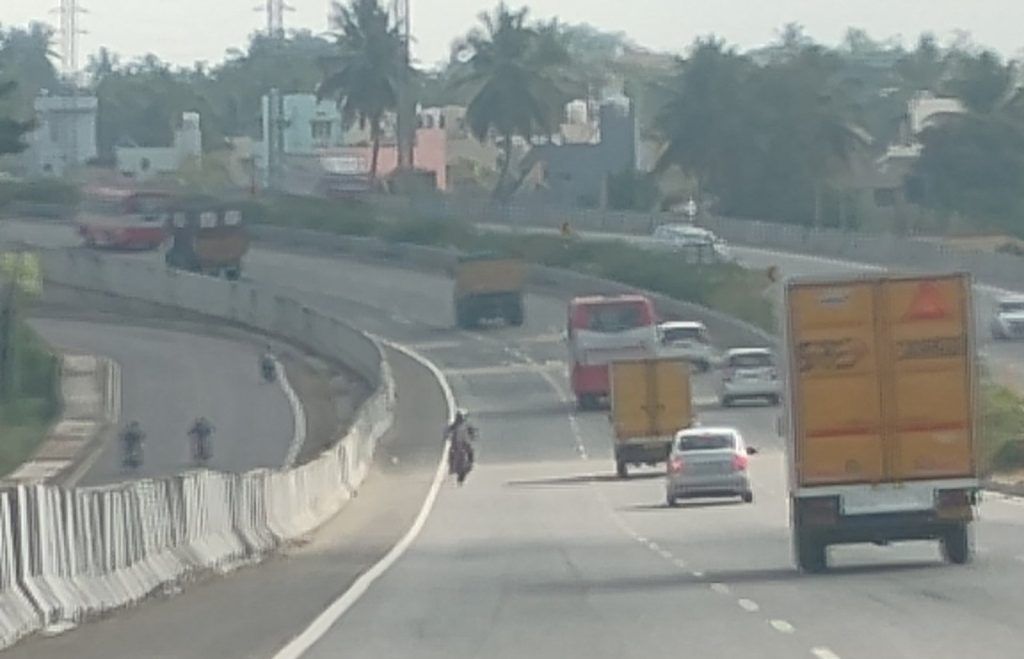 ಮೈಸೂರು-ಬೆಂಗಳೂರು ಹೆದ್ದಾರಿಯಲ್ಲಿ ಮತ್ತೆ ಬೈಕರ್ಗಳ ಪುಂಡಾಟ Biker hooliganism again on the Mysore-Bengaluru highway