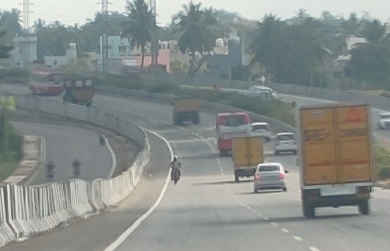 Biker hooliganism again on the Mysore-Bengaluru highway