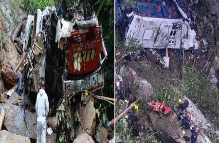 BREAKING : ಶಾಲಾ ಬಸ್ ಪಲ್ಟಿಯಾಗಿ ಘೋರ ದುರಂತ : ಚಾಲಕ ಸೇರಿ 17 ವಿದ್ಯಾರ್ಥಿಗಳು ಸ್ಥಳದಲ್ಲೇ ಸಾವು