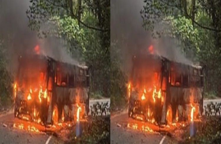 BREAKING : ನಡು ರಸ್ತೆಯಲ್ಲಿಯೇ ಹೊತ್ತಿ ಉರಿದ `ಪ್ರವಾಸಿ ಬಸ್’ : ಮಡಿಕೇರಿಯಲ್ಲಿ ತಪ್ಪಿದ ಭಾರೀ ದುರಂತ.!