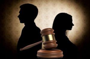 BIG NEWS : ಸಂಪಾದಿಸುವ ಪತ್ನಿ ಪತಿಯಿಂದ `ಜೀವನಾಂಶ’ ಪಡೆಯಲು ಅರ್ಹಳಲ್ಲ : ಹೈಕೋರ್ಟ್ ಮಹತ್ವದ ತೀರ್ಪು