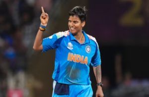 BREAKING : ಇತಿಹಾಸ ನಿರ್ಮಿಸಿದ ‘ದೀಪ್ತಿ ಶರ್ಮಾ’ ; 152 ವಿಕೆಟ್ ಪಡೆದ ವಿಶ್ವದ ಮೊದಲ ಆಟಗಾರ್ತಿ ಹೆಗ್ಗಳಿಕೆ!