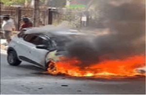 BREAKING : ಬೆಂಗಳೂರಿನ ಮೆಟ್ರೋ ನಿಲ್ದಾಣದ ಬಳಿ ಭೀಕರ ಅಗ್ನಿ ದುರಂತ : ನಡುರಸ್ತೆಯಲ್ಲೇ ಸುಟ್ಟು ಭಸ್ಮವಾದ ಕಾರು!