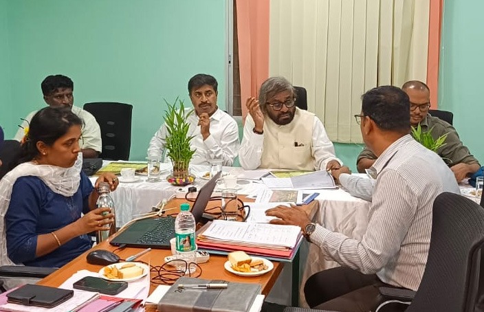 ತುಮಕೂರಲ್ಲಿ ಅರಣ್ಯಾಧಿಕಾರಿಗಳ ಜೊತೆಗೆ ಸಚಿವ ಈಶ್ವರ ಖಂಡ್ರೆ ಸಭೆ: ಚಿರತೆಗಳ ಸೆರೆಗೆ 31 ಹೊಸ ಬೋನು ಖರೀದಿಗೆ ಸಮ್ಮತಿ