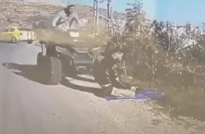 Watch video: ನಮಾಜ್ ಮಾಡುತ್ತಿದ್ದ ಪ್ಯಾಲೆಸ್ತೀನ್ ವ್ಯಕ್ತಿಯ ಮೇಲೆ ವಾಹನವನ್ನು ಓಡಿಸಿದ ಇಸ್ರೇಲಿ ಸೈನಿಕ