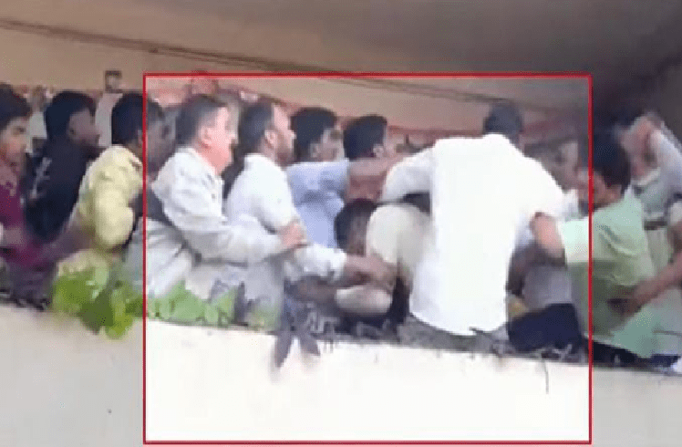 BREAKING : ಬೆಳಗಾವಿಯಲ್ಲಿ ವಿದ್ಯಾರ್ಥಿನಿಯರೊಂದಿಗೆ ಅಸಭ್ಯ ವರ್ತನೆ : ಪ್ರಿನ್ಸಿಪಾಲ್ ಗೆ ಬಿತ್ತು ಪೋಷಕರಿಂದ ಧರ್ಮದೇಟು!