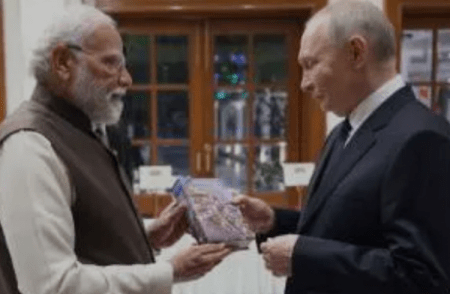 BREAKING: ವ್ಲಾಡಿಮಿರ್ ಪುಟಿನ್ ಭಾರತ ಭೇಟಿ: ರಷ್ಯಾ ಅಧ್ಯಕ್ಷರಿಗೆ ಭಗವದ್ಗೀತೆಯ ಪ್ರತಿಯನ್ನು ಉಡುಗೊರೆಯಾಗಿ ನೀಡಿದ ಪ್ರಧಾನಿ ಮೋದಿ